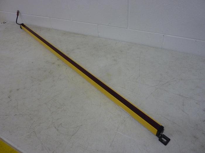 Used STI Light Curtain End Receiver MCF47-30-1200-R3 Used