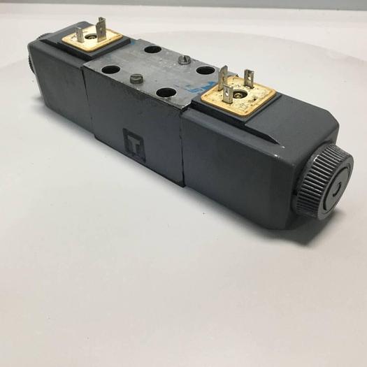 Used VICKERS Directional Valve DG4V-3-6C-M-U-HL7-60 Used