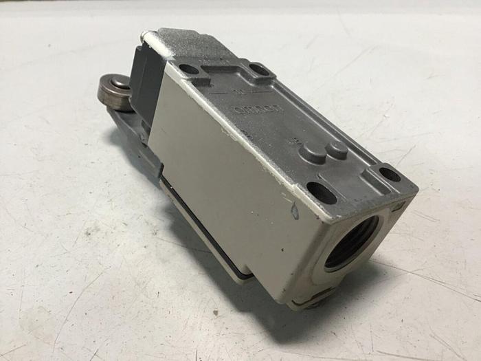 Used OMRON Limit Switch D4B-2115N-R #121512