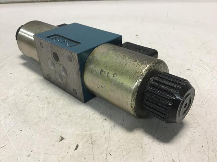 Used BOSCH Hydraulic Valve 0 810 092 135 #137323