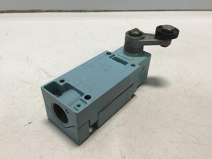 Used TELEMECANIQUE Limit Switch XCK-J-H7 #121853