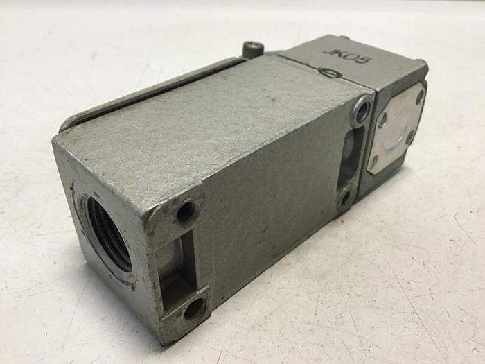 Used TELEMECANIQUE Lox-Switch C2JK05 #121754