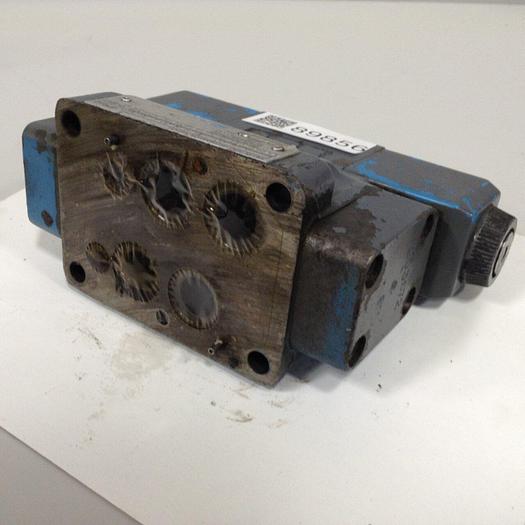 Used VICKERS Valve DG4V-3-6C-M-U-HL7-60-B13 Used