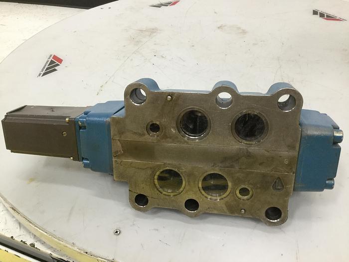 Used REXROTH Servo Valve 4WRKE32W000216A24EZ9D3MR439 Used