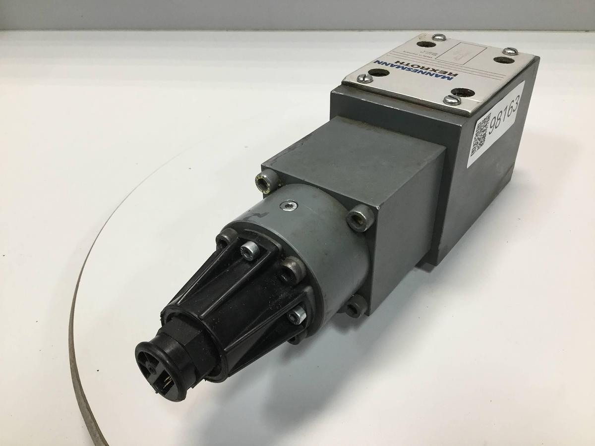 Used MANNESMANN REXROTH Proportional Flow Control Valve 4WRE10EA641224Z4M468 Used