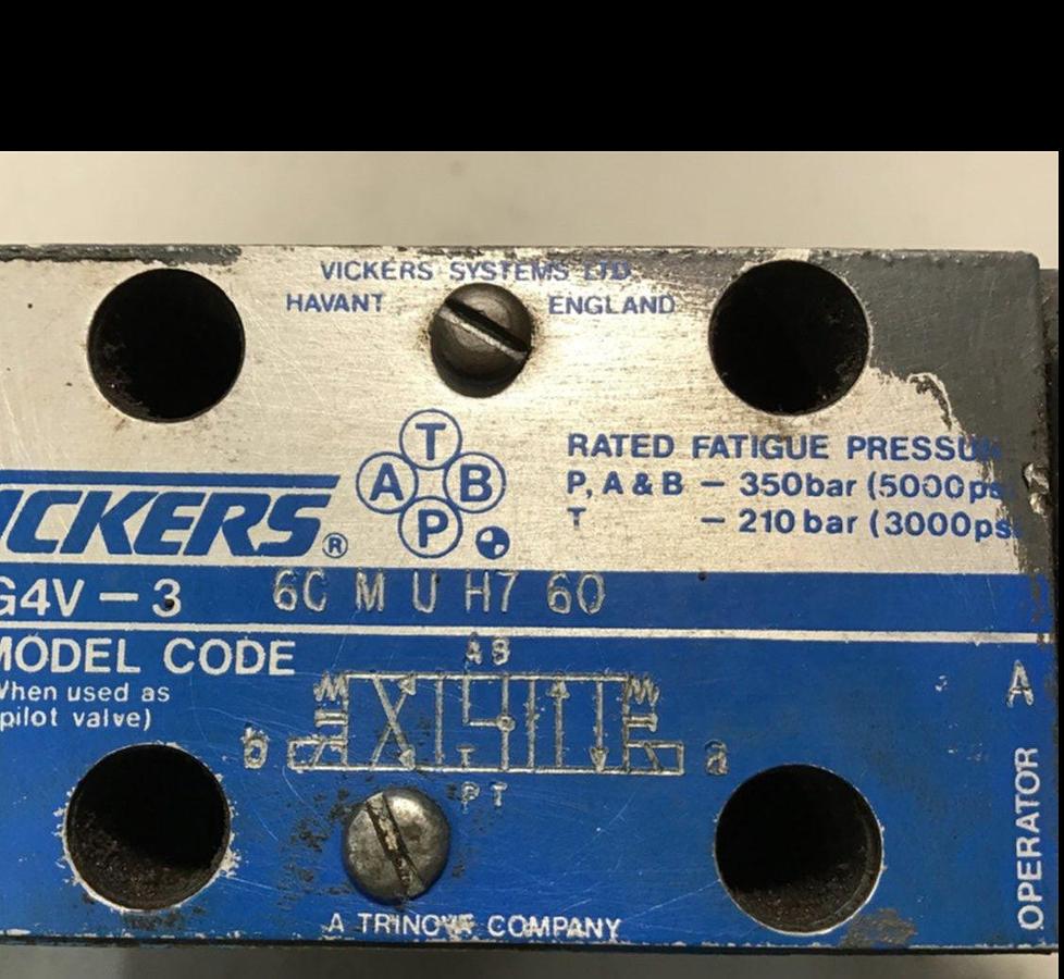 Used VICKERS Directional Valve DG4V-3-6C-M-U-H7-60 USED