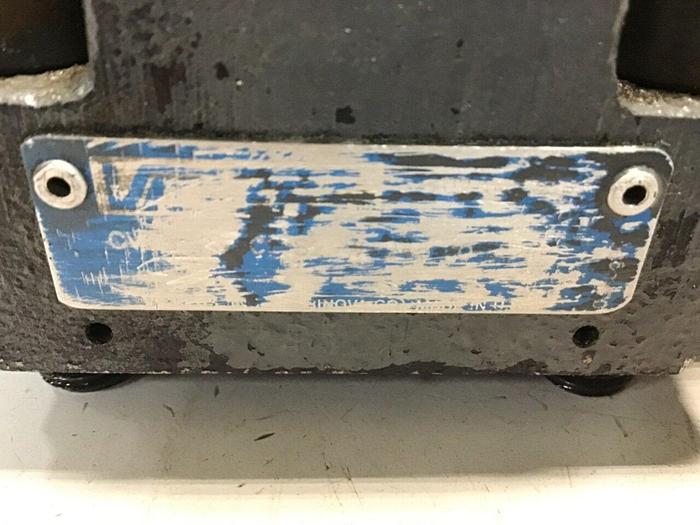 Used VICKERS Valves DG4V-3-2AL-M-U-HL7-60 Used