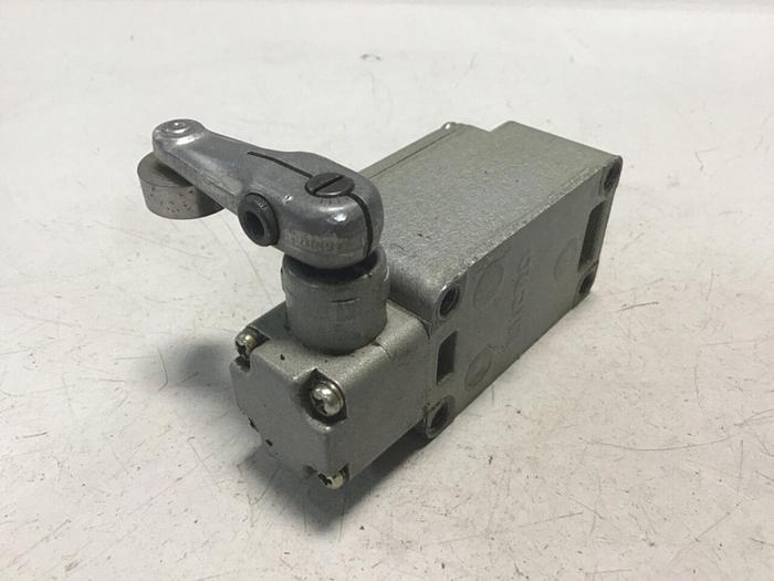 Used YAMATAKE Micro Limit Switch 1LS1-J #124694