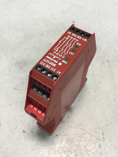 Used ALLEN BRADLEY Guardmaster Safety Relay 440R-N23126 SER C #140075