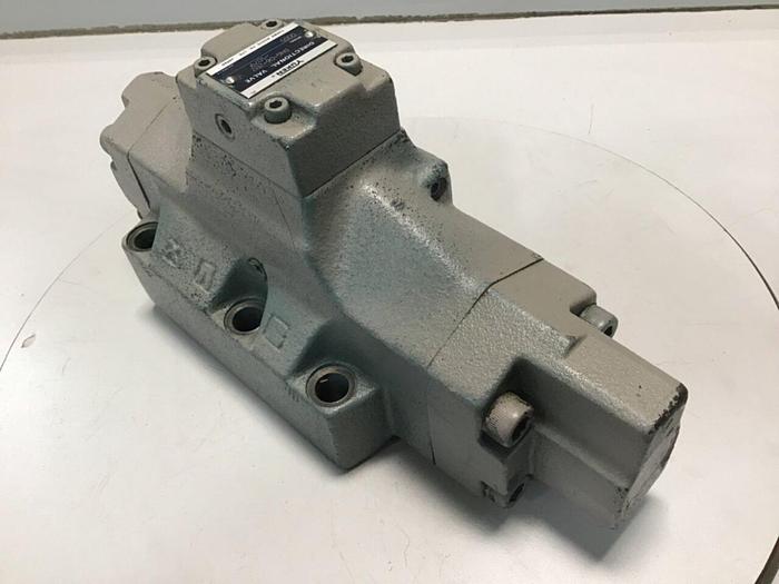 Used YUKEN Direction Valve DHG-06-2B2-5079 #114805