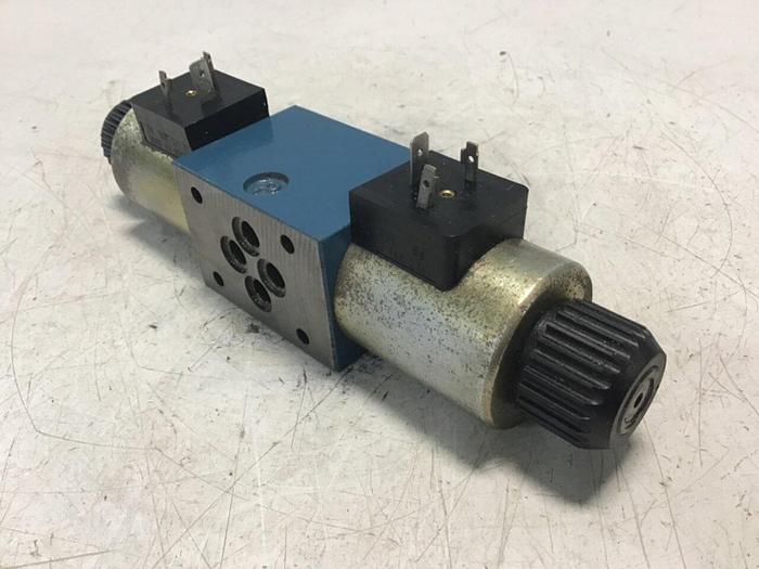 Used BOSCH Directional Valve 0 810 092 105 Used