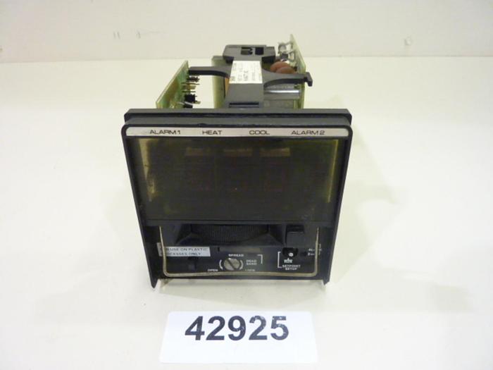 Used BARBER COLMAN Temperature Controller 585A-10016-000-0-00 #42925