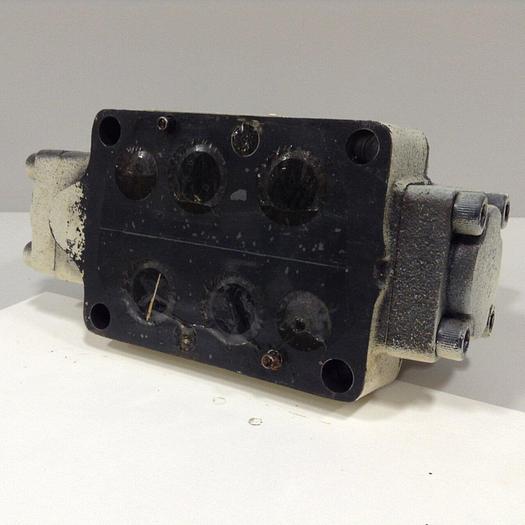 Used VICKERS Directional Control Valve DG5S8OCEMFWB530 #90117