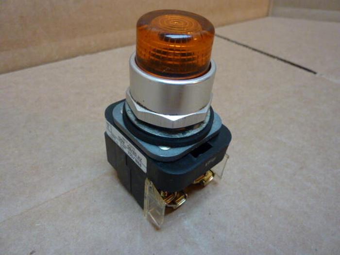 Used ALLEN BRADLEY Pilot Light 800T-PT16 AMBER #27946