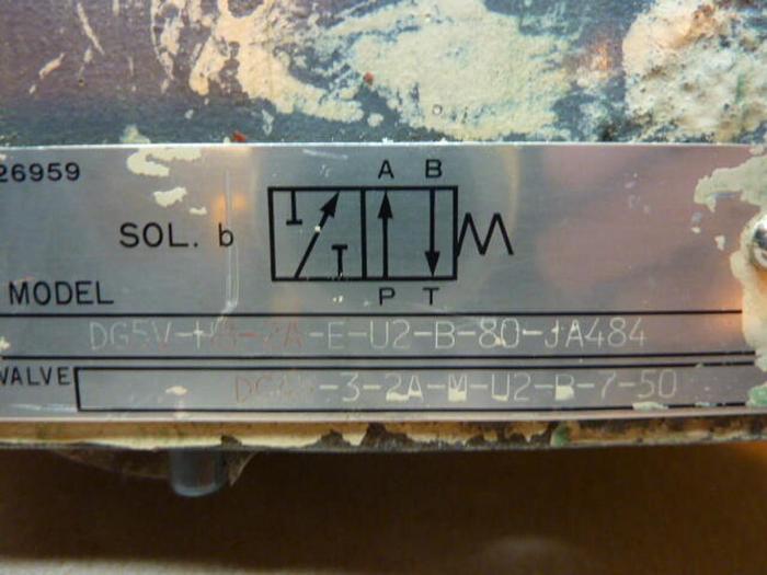 Used VICKERS Directional Control Valve DG5VH82AEU2B80JA484 USED
