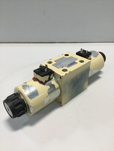 Used MANNESMANN REXROTH Hydraulic Valve 4WE10J32CG24N9K4 #114700