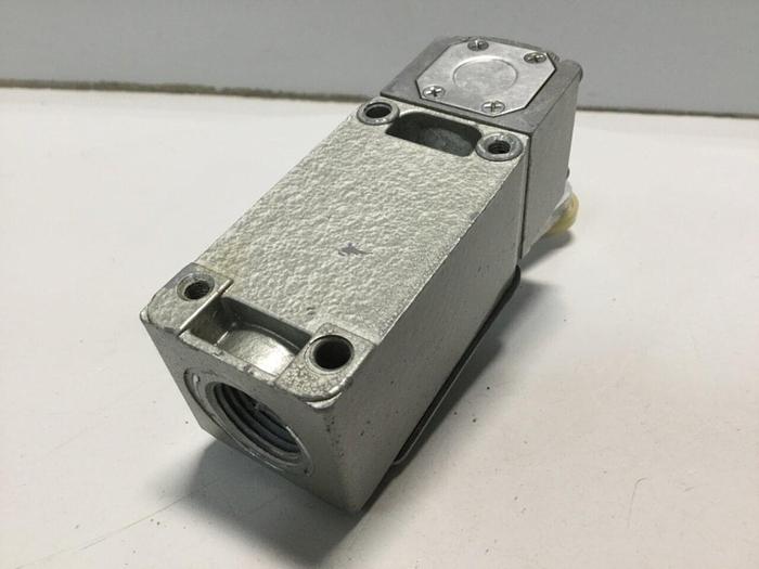 Used TELEMECANIQUE Lox-Switch C2JK05 #110617