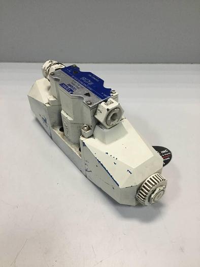 Used VICKERS Directional Control Valve DG4V-5-2C-M-P7L-H-6-30 #96983