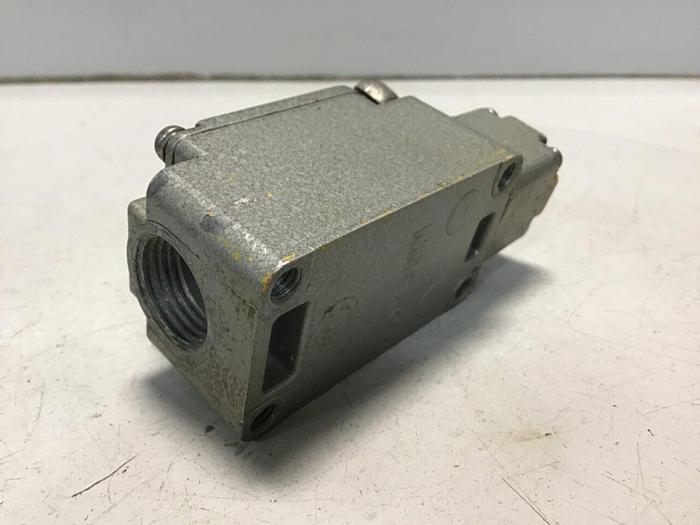 Used YAMATAKE Micro Limit Switch 1LS1-J #122150