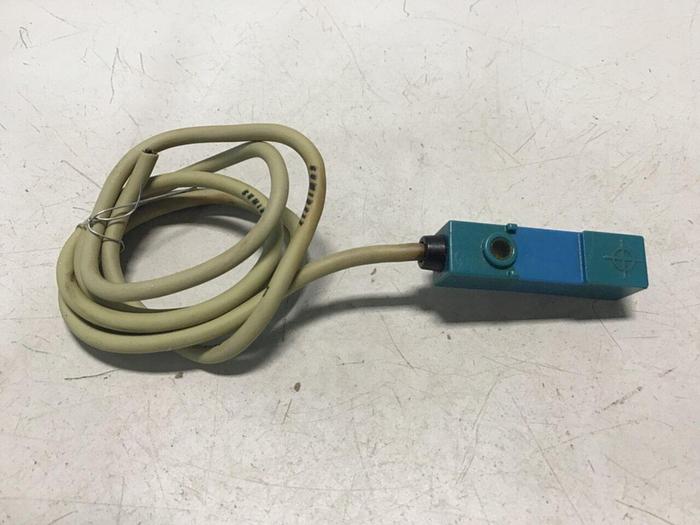 Used YAMATAKE Proximity Switch FL2-4A6S #128196