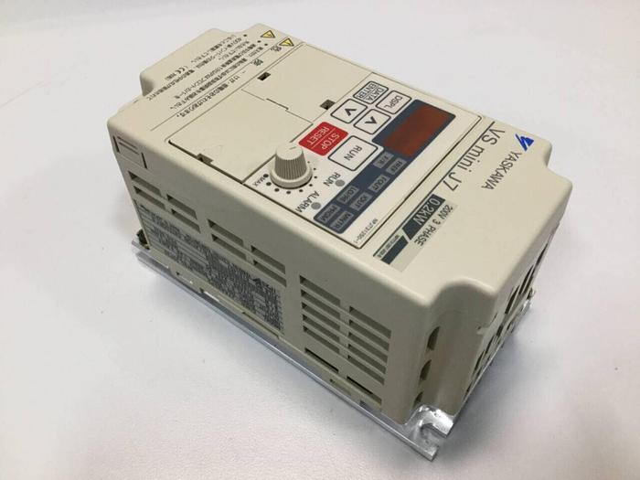 Used YASKAWA VS Mini J7 Drive CIMR-J7AA20P2 #98524