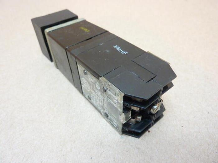 Used ALLEN BRADLEY Selector Switch 800MB-H31B SER A #38124