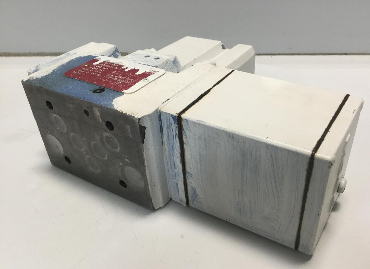 Used MOOG D661-5009 SERVO JET HYDRAULIC VALVE USED 