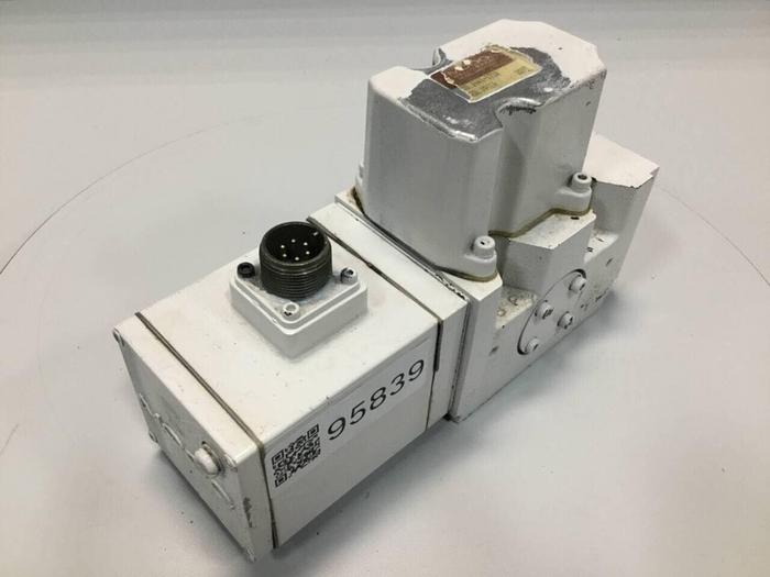 Used MOOG Servo Valve J661-172A Used