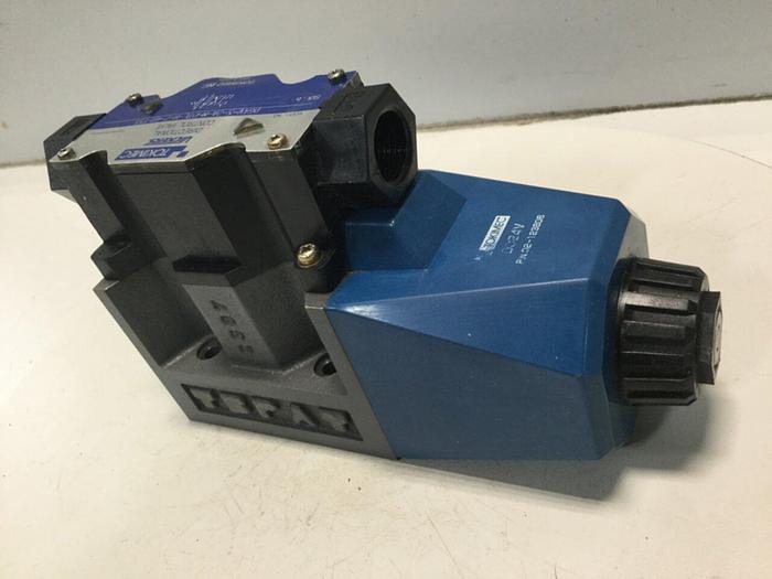Used TOKIMEC VICKERS Directional Control Valve DG4V52AMP7LH740T51 #102649