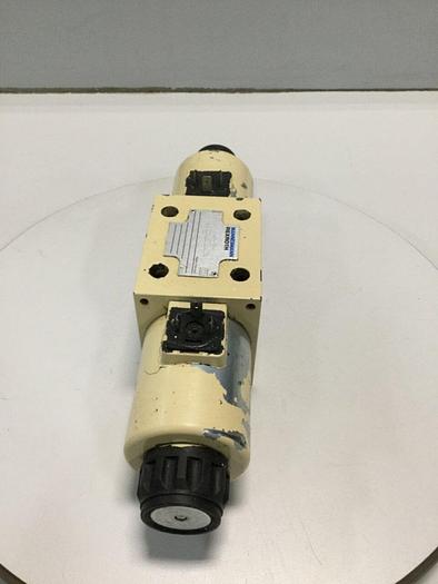 Used MANNESMANN REXROTH Hydraulic Valve 4WE10J32CG24N9K4 #114699