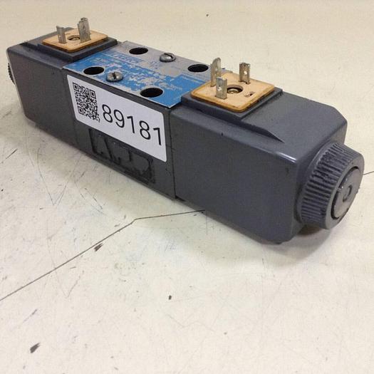 Used VICKERS Directional Valve DG4V-3-6C-M-U-HL7-60 Used