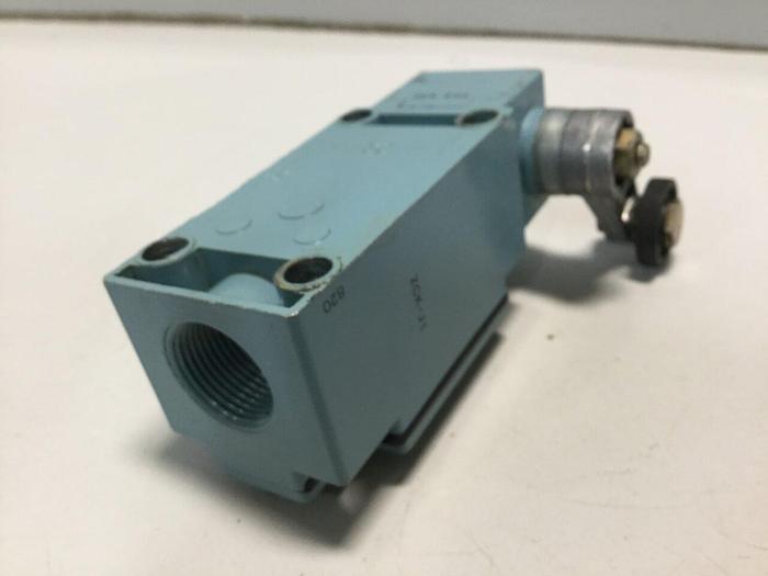 Used TELEMECANIQUE Limit Switch XCK-J #110622