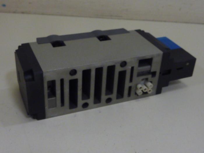 Used SMC Solenoid Valve VSS8-8-YZ-S-3EZ-V1 #66865