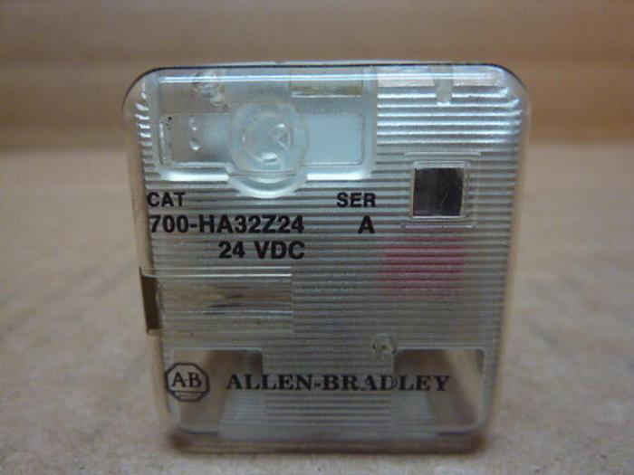 Used ALLEN BRADLEY Relay 700-HA32Z24 SER A #27343