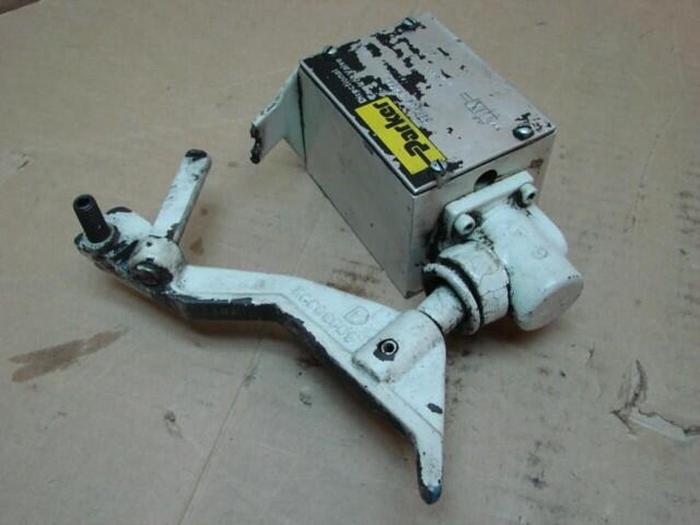Used PARKER Directional Control Valve D3ML4B10X4384 #21716