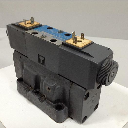 Used VICKERS Valve DG4V-3-6C-M-U-HL7-60-B13 Used