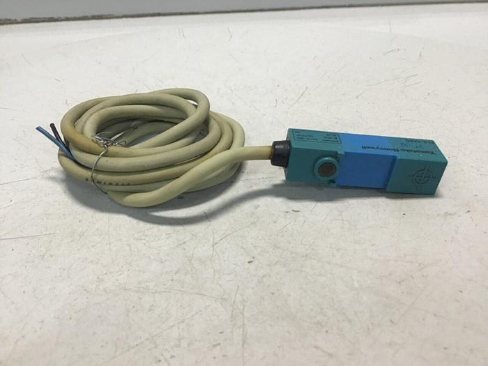 Used YAMATAKE Proximity Switch FL2-4A6S #128193