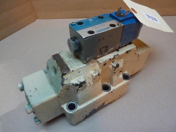 Used VICKERS Directional Control Valve DG5VH82AEU2B80JA484 USED