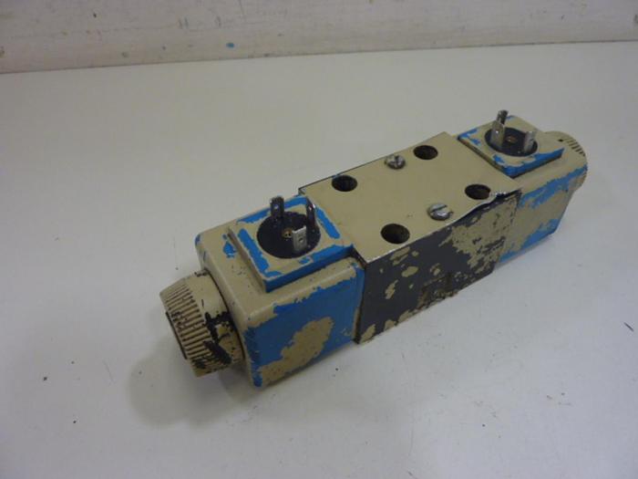 Used VICKERS Solenoid Valve DG4V3S6CMUB560 #61681