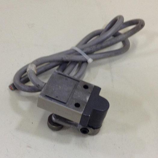 Used OMRON Limit Switch D4C-9033 #83664