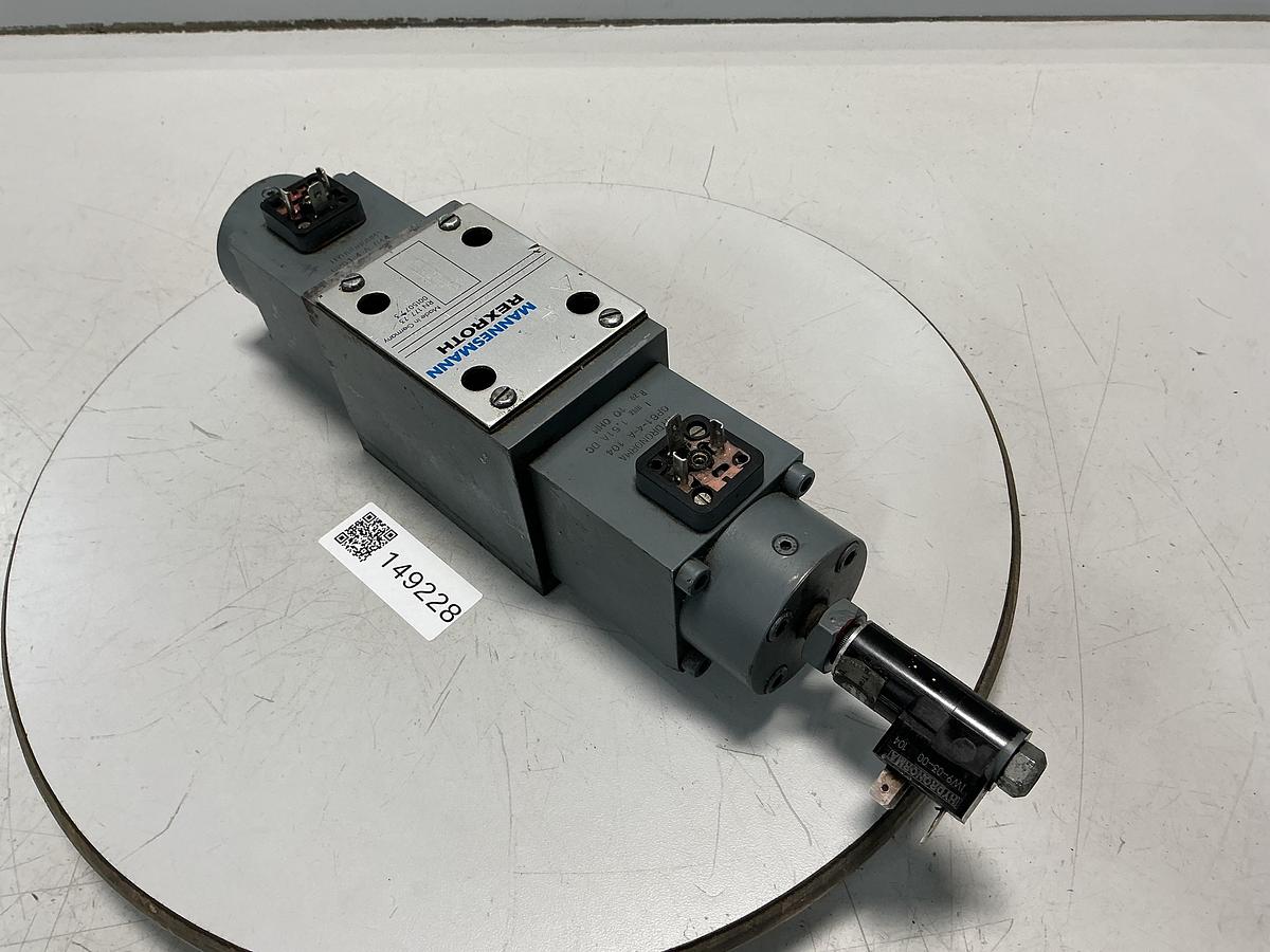 Used REXROTH 4WRE 10 W64-12/24Z4/M