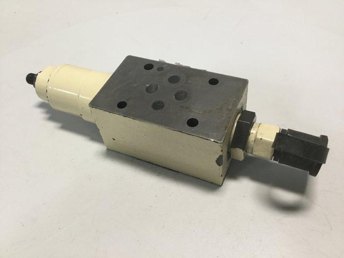 Used VICKERS Pressure Reducing Valve DGMX2-3-PP-CW-S-40 #106396