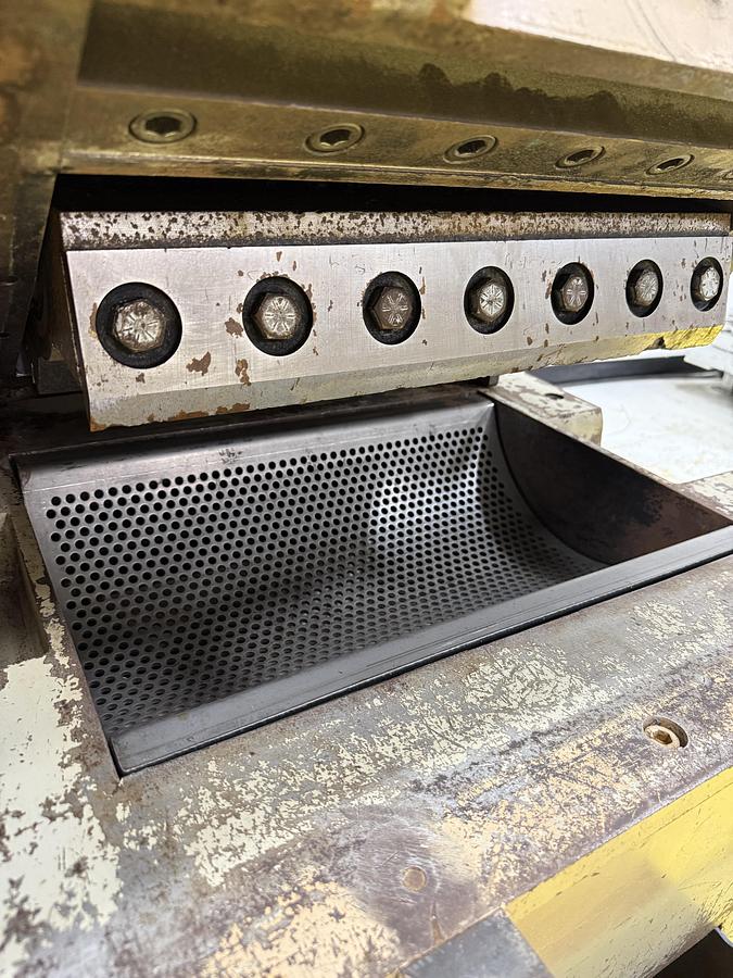 Used DNL / needs to be cleaned NELMOR Grinder Granulator G1220P 1 USED