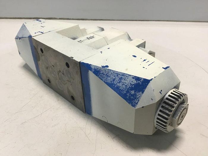 Used VICKERS Directional Control Valve DG4V-5-2C-M-P7L-H-6-30 #127178
