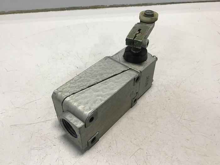 Used GOULD Limit Switch C4B JK053 #122081