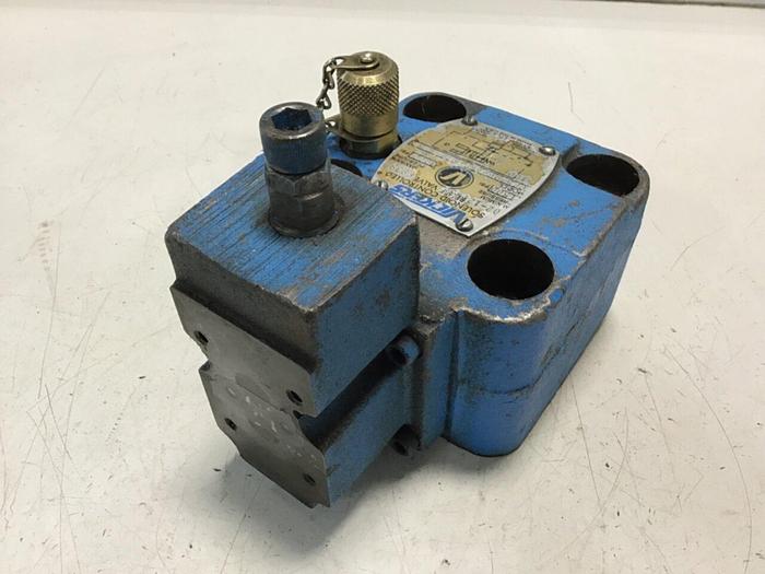 Used VICKERS Solenoid Control Valve CG5060AFMFWB5 Used #135671