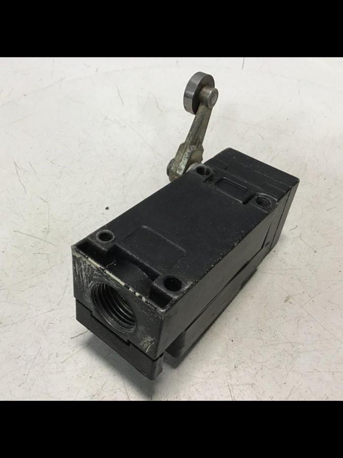 Used SQUARE D Limit Switch 9007-AEQ2699 Used