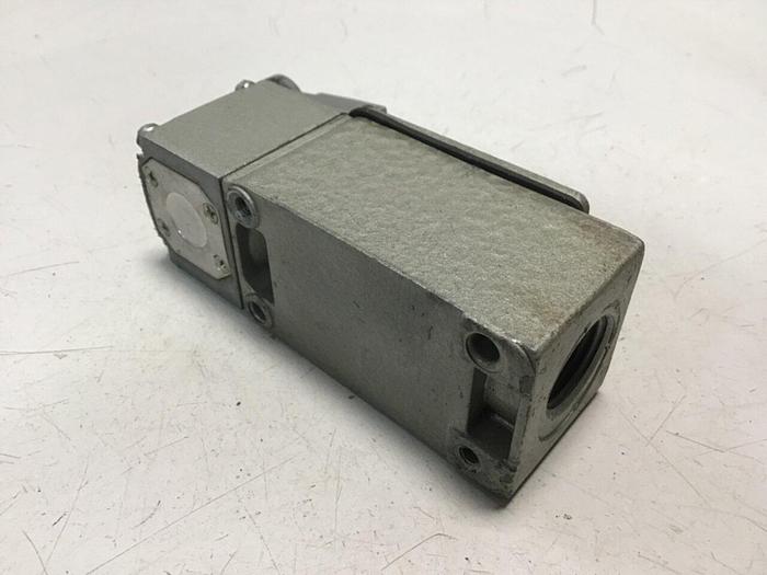 Used TELEMECANIQUE Lox-Switch C2JK05 #121819