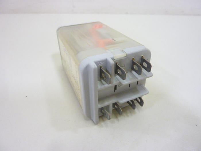 Used ALLEN BRADLEY Relay 700-HB32Z24 SER A #46090