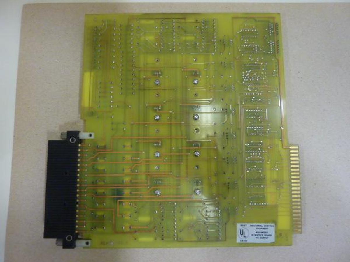Used CINCINNATI MILACRON Output Board 3-531-3563A Used